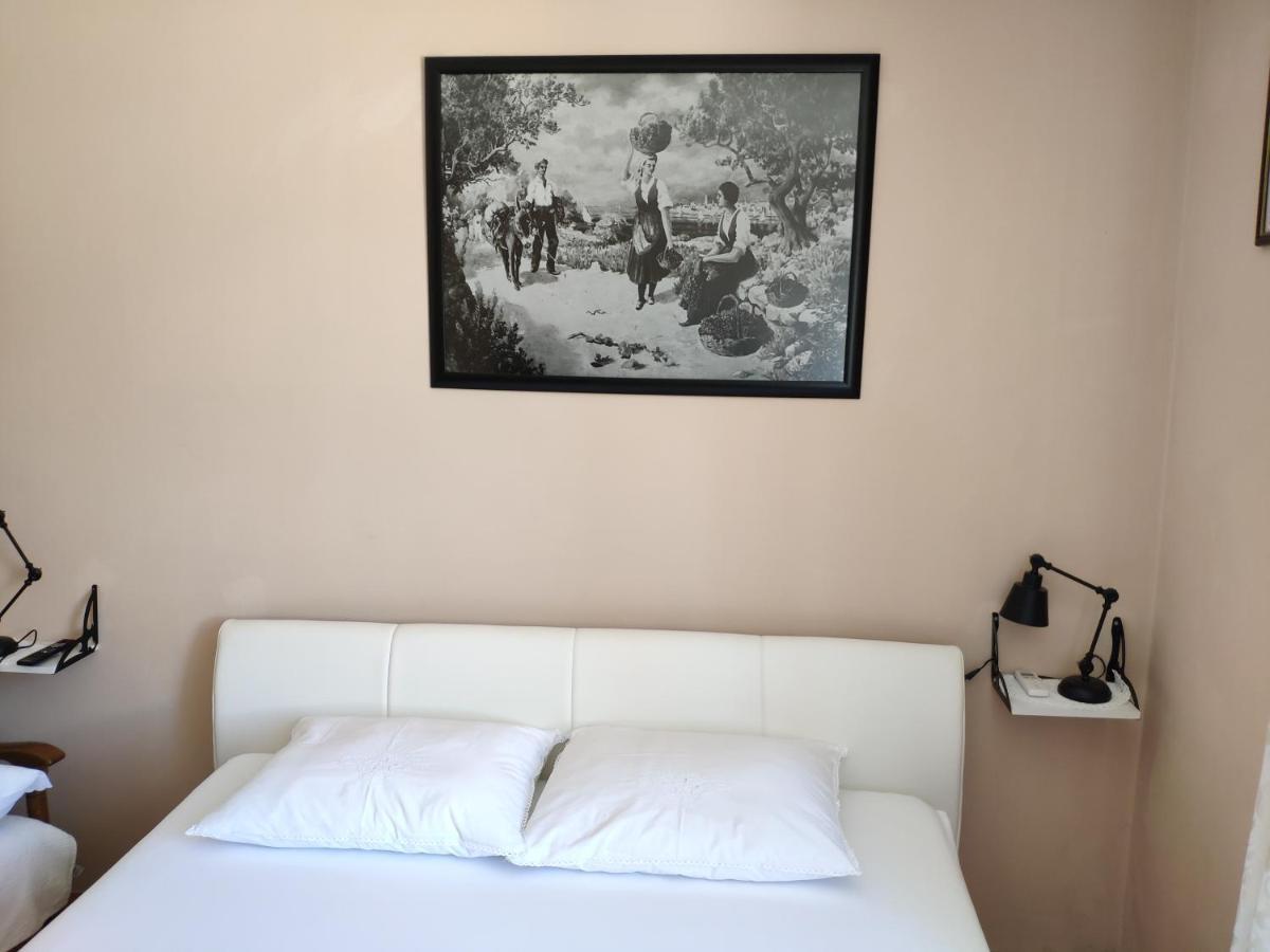 Rab-Centar Hotell Rab Town Eksteriør bilde