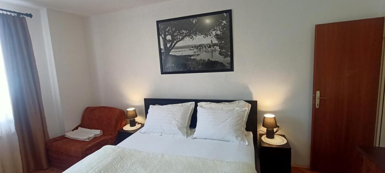 Rab-Centar Hotell Rab Town Eksteriør bilde